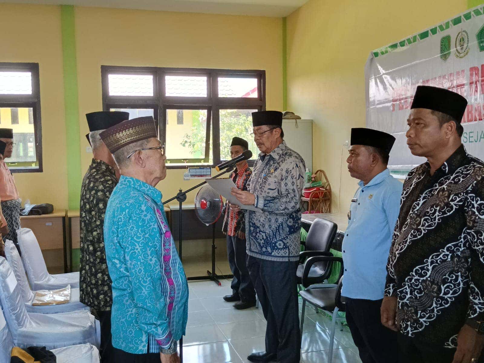 Sekda Sambas Fery Madagaskar Lantik Dewan Hakim MTQ Ke XXXI Tingkat Kabupaten Sambas