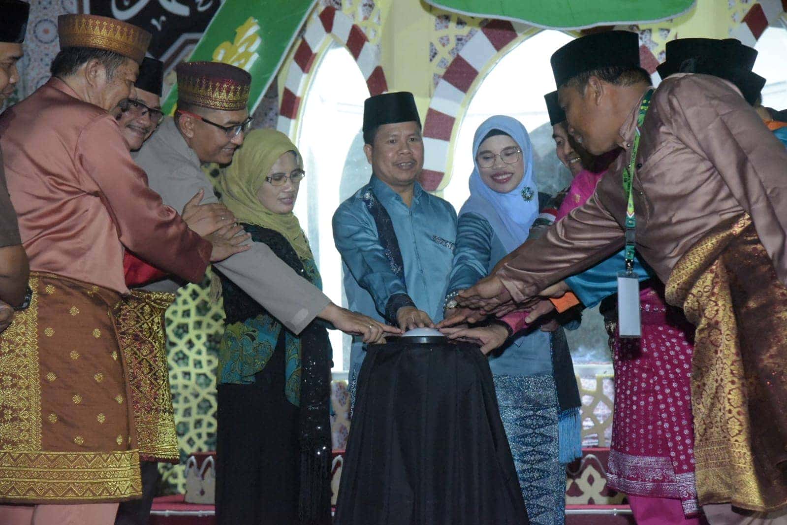 Buka MTQ Sejangkung, Bupati Satono Ingin Generasi Sambas Cinta Al-Quran