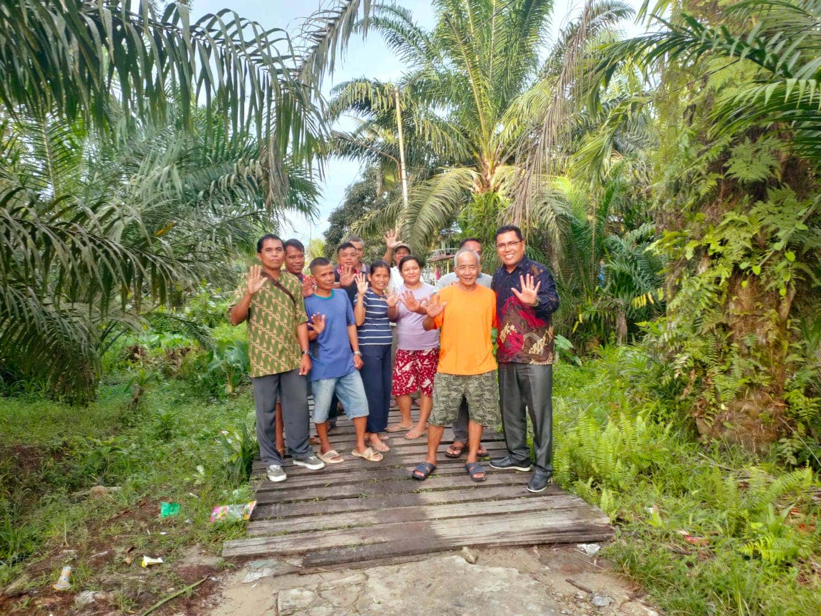 Warga Nyalak Senipahan Santaban Dambakan Kemudahan Akses Jalan