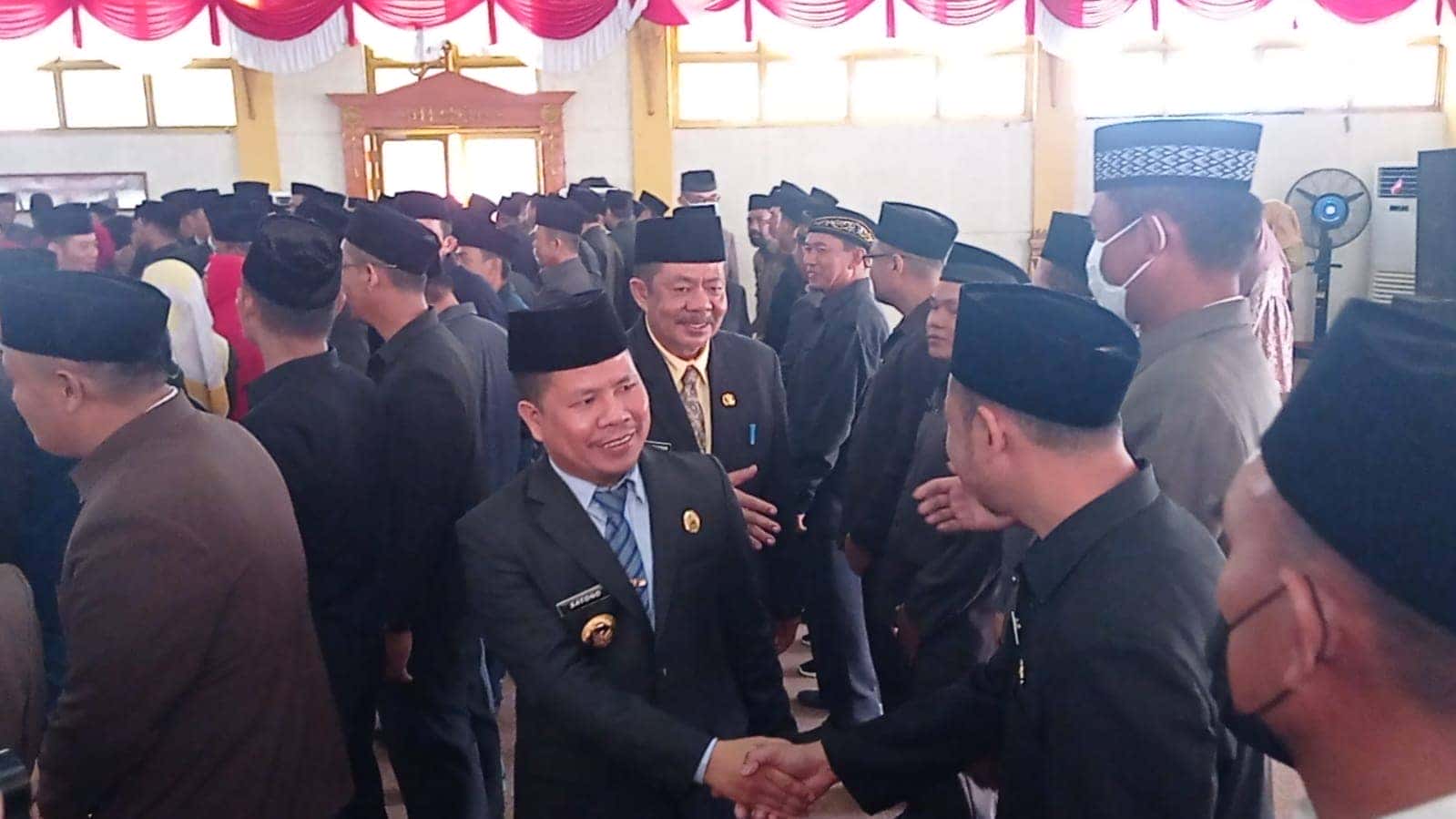LANTIK 120 PEJABAT, BUPATI SATONO HARAP DAPAT BERGERAK CEPAT MEMBANTUNYA WUJUDKAN SAMBAS BERKEMAJUAN
