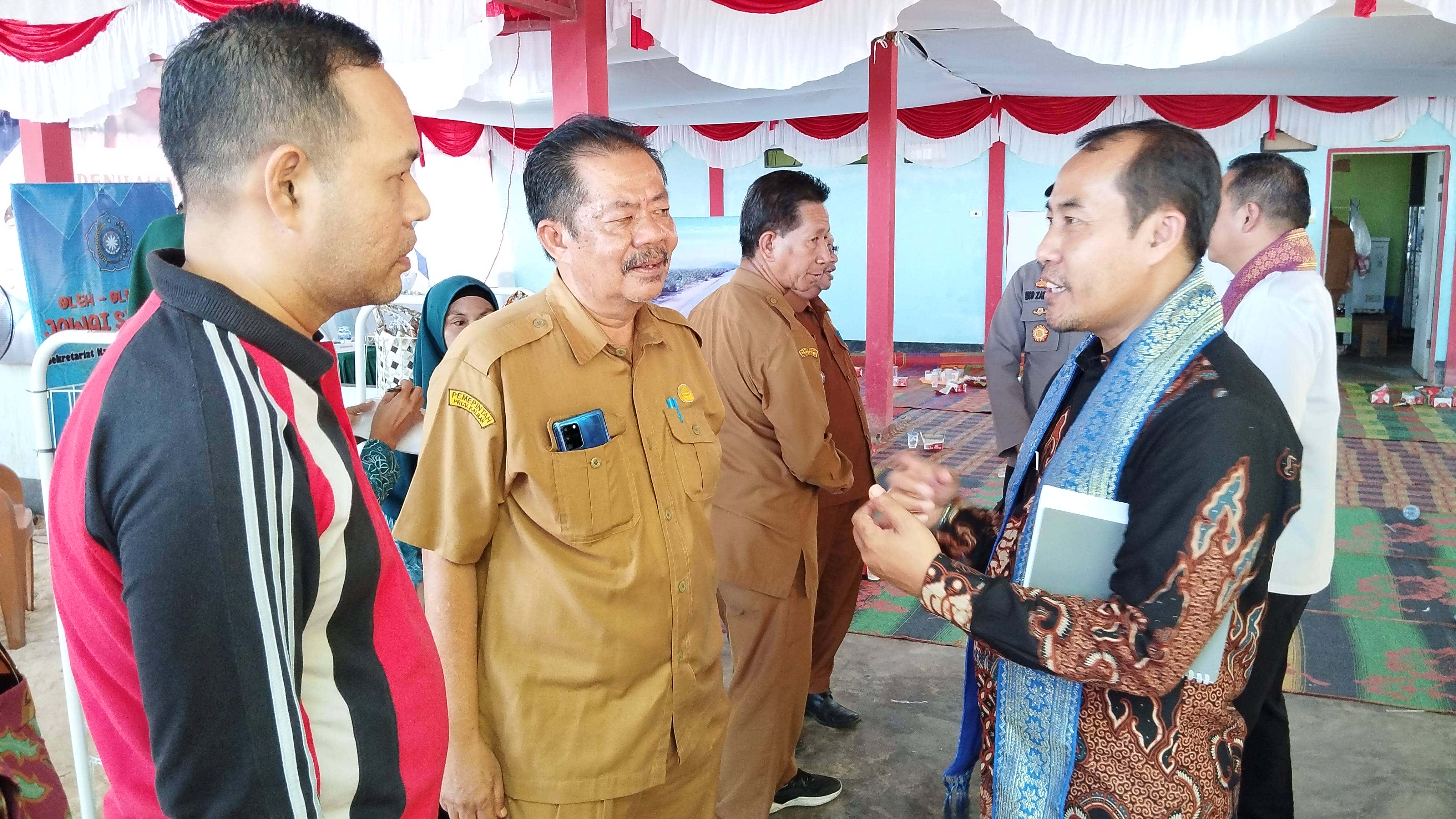 SEKDA SAMBAS APRESIASI CAPAIAN DESA JAWAI LAUT PADA EVENT LOMBA DESA