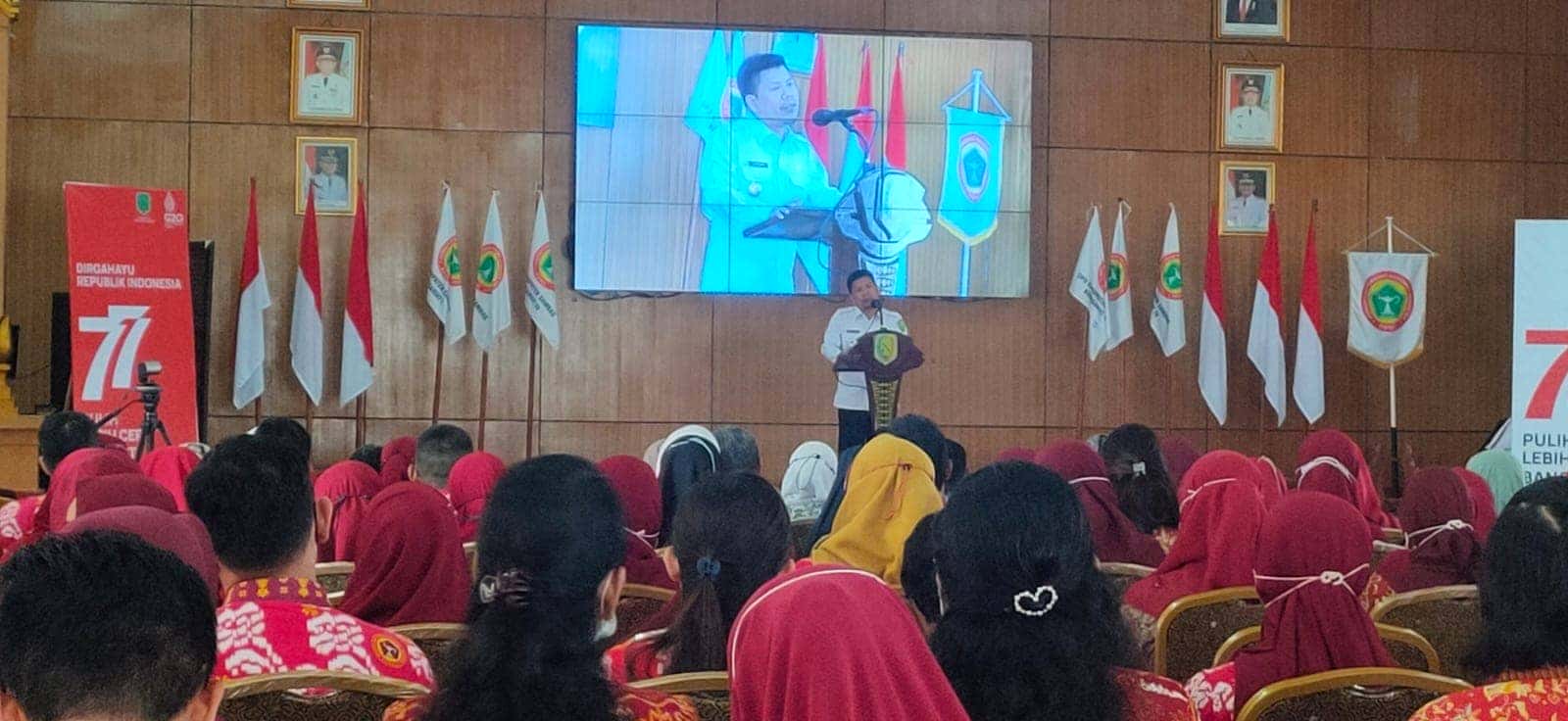 BUPATI SAMBAS SATONO BUKA SEMINAR DAN RAKERDA KE 2 PPNI KAB. SAMBAS