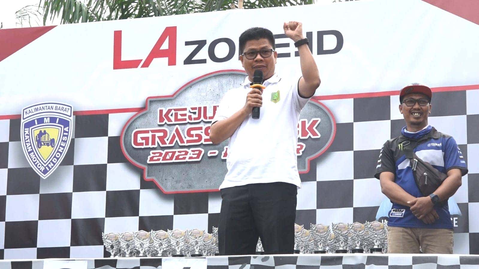 SAKSIKAN KEJURPROV GRASS TRACK 2023, BUPATI SATONO INGIN KAB. SAMBAS MEMILIKI SIRKUIT YANG STANDAR UNTUK MENYALURKAN HOBI BALAPAN MOTOR