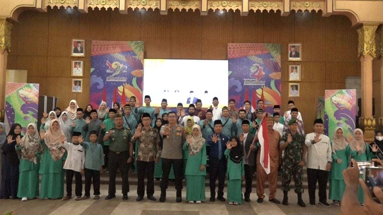 Lepas Kafilah Kabupaten Sambas, Bupati Satono Berharap Bisa Meraih Tiga Besar