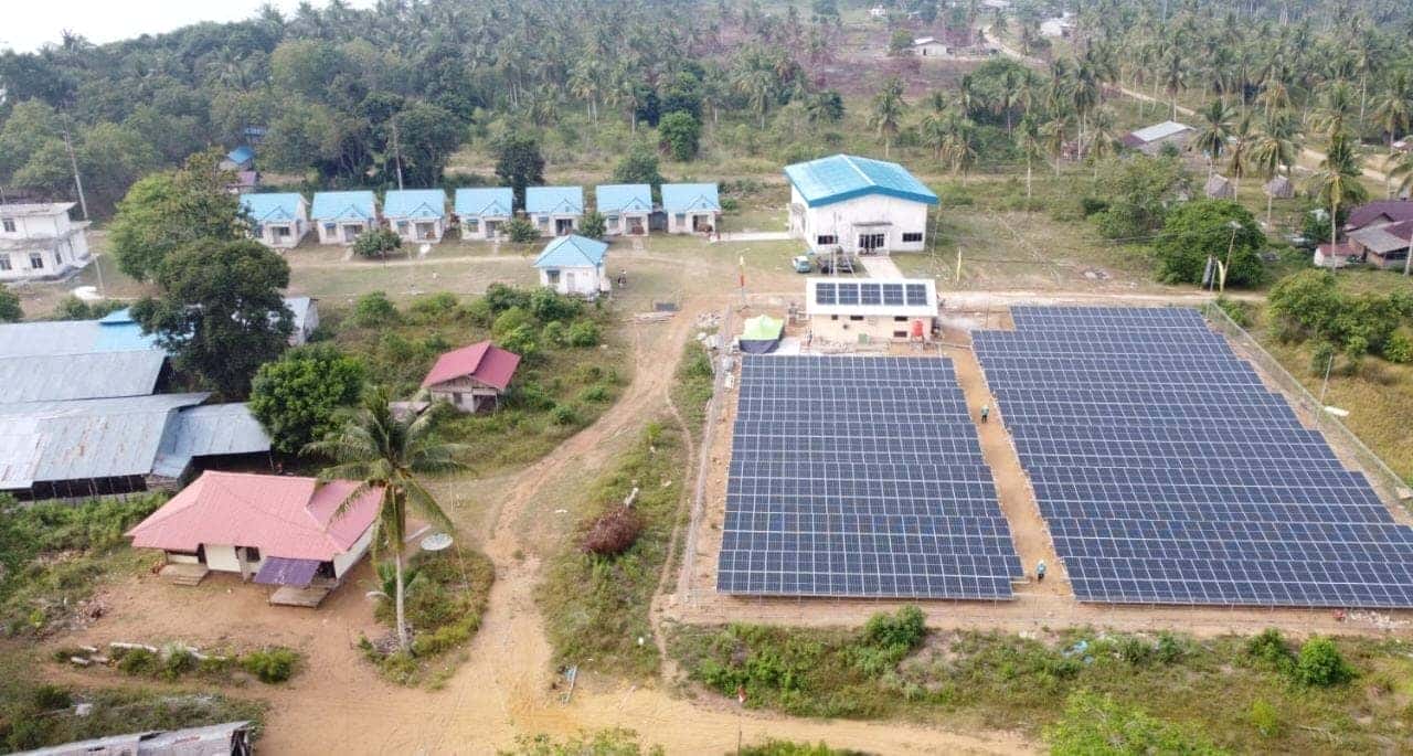 LISTRIK ALIRI DESA TEMAJUK 24 JAM, BUPATI SATONO APRESIASI KINERJA PLN