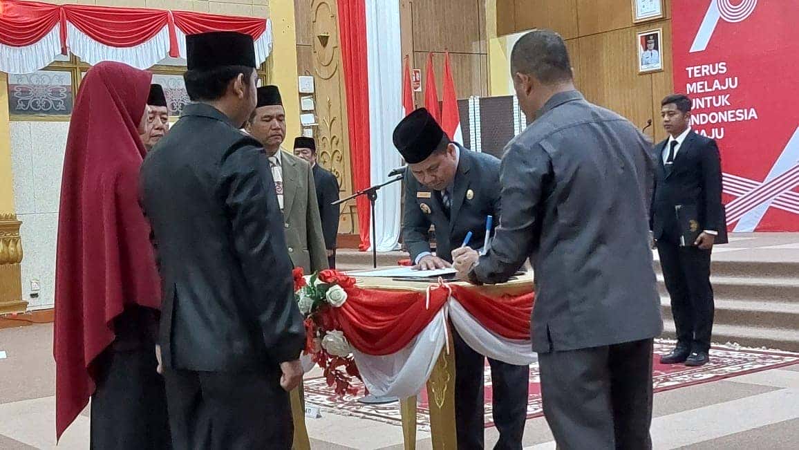 Bupati Sambas Satono Lantik 89 Pejabat Pengawas dan Administrator