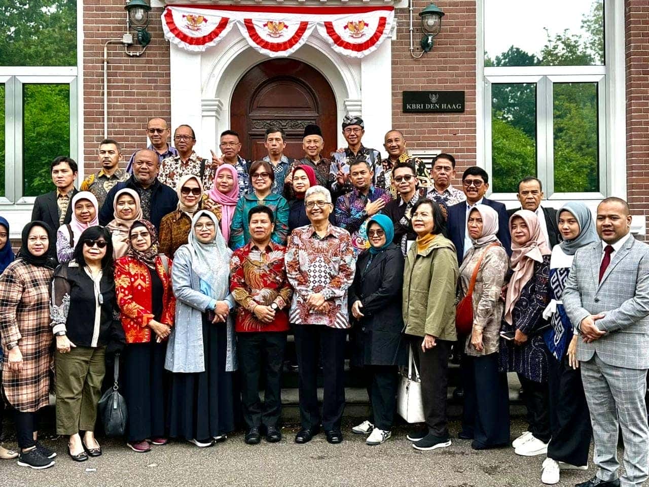Bersama Kepala Perpusnas, Bupati Satono Ikuti Kongres IFLA di Rotterdam Belanda