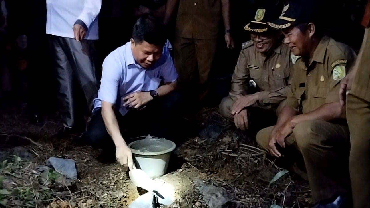 BUPATI SATONO LETAKKAN BATU PERTAMA TANDA JEMBATAN BERKEMAJUAN 85 METER TANGARAN SIAP DIBANGUN