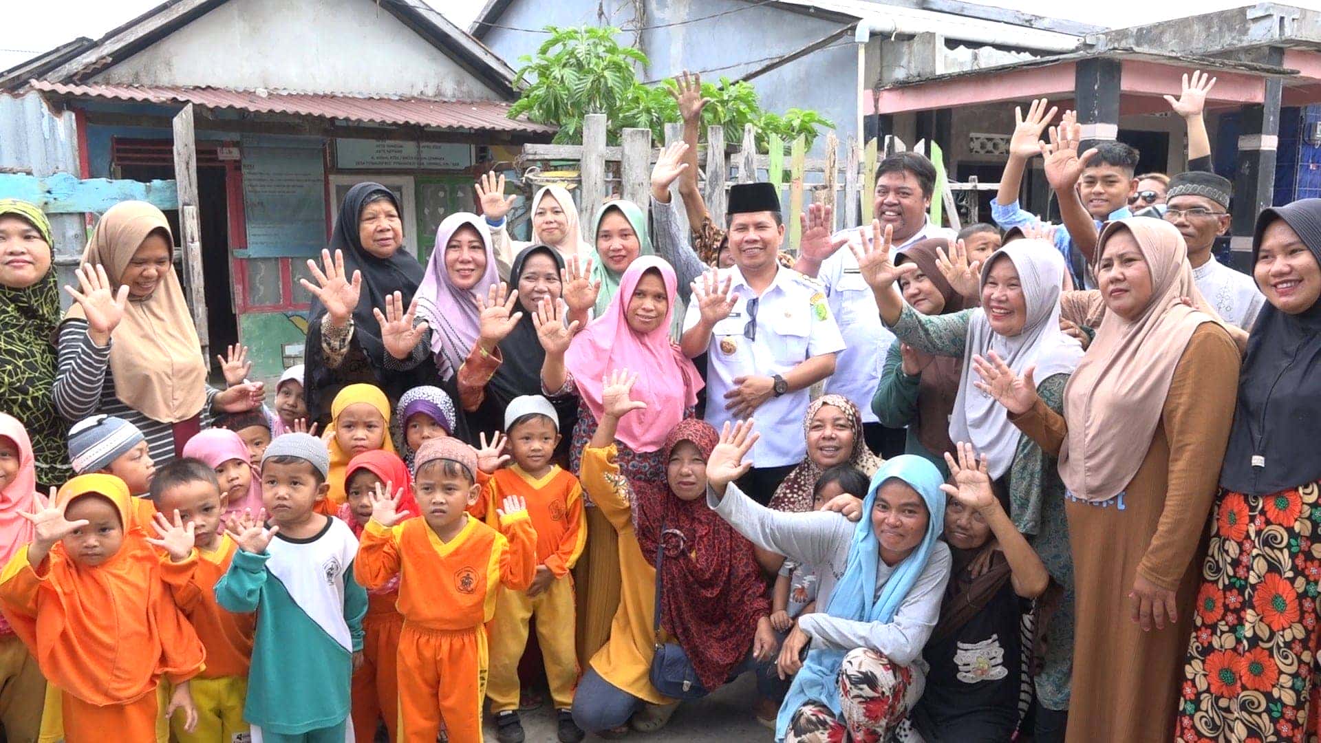 Warga Ucapkan Terima Kasih Pada Bupati Satono Saat Tinjau PAUD Darul Ulum
