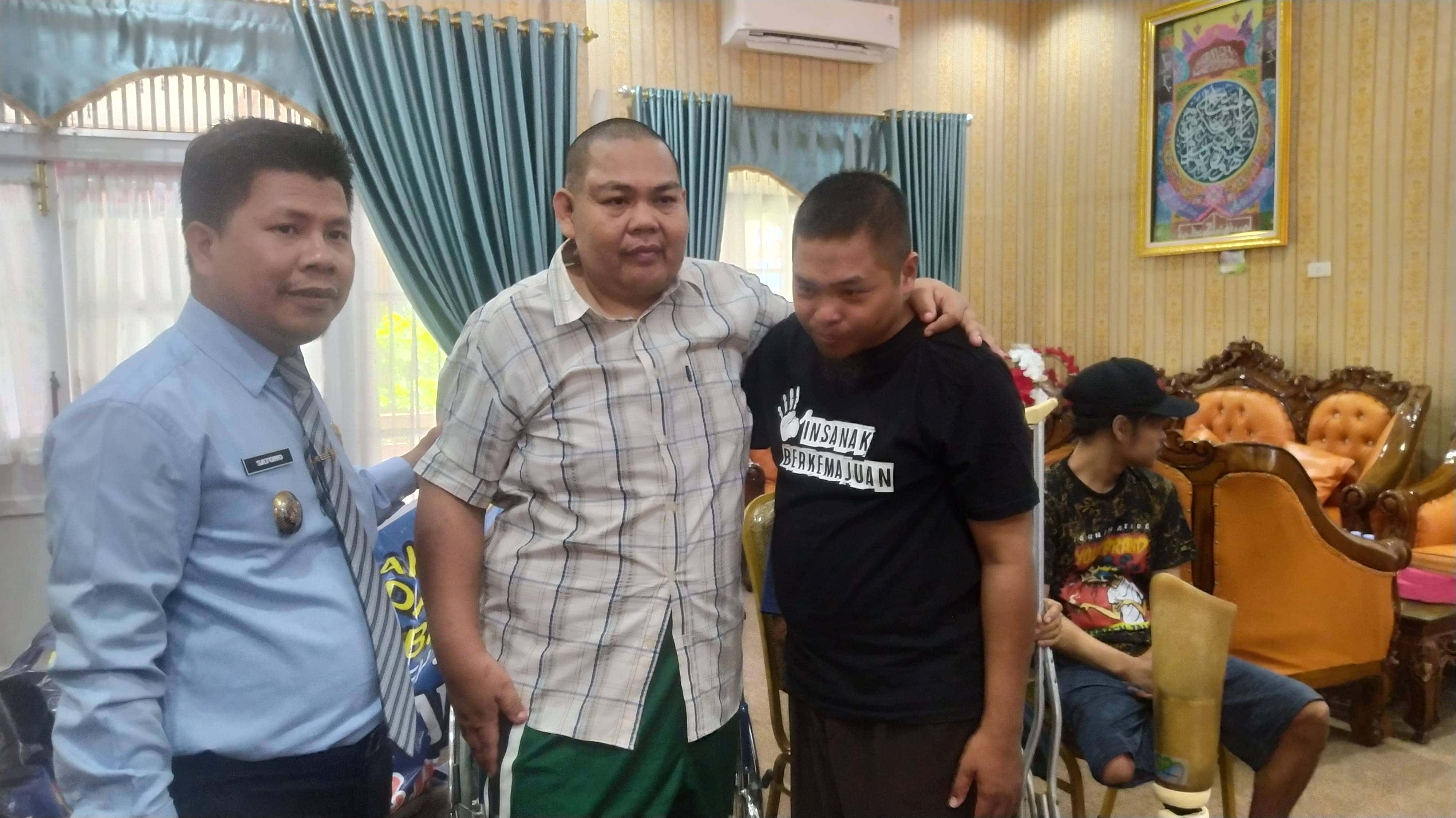 TERIMA KAKI PALSU DARI BUPATI SATONO, WARGA TAK HENTI UCAP TERIMA KASIH