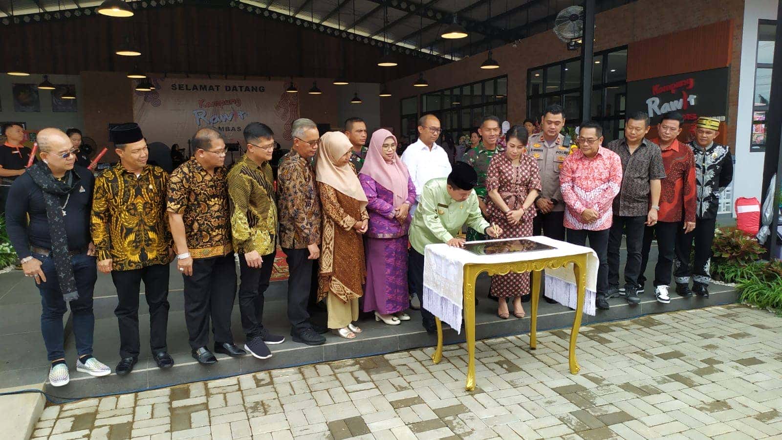 GRAND OPENING KAMPUNG RAWIT, BUPATI SATONO, MARI BERINVESTASI DI KABUPATEN SAMBAS BERKEMAJUAN
