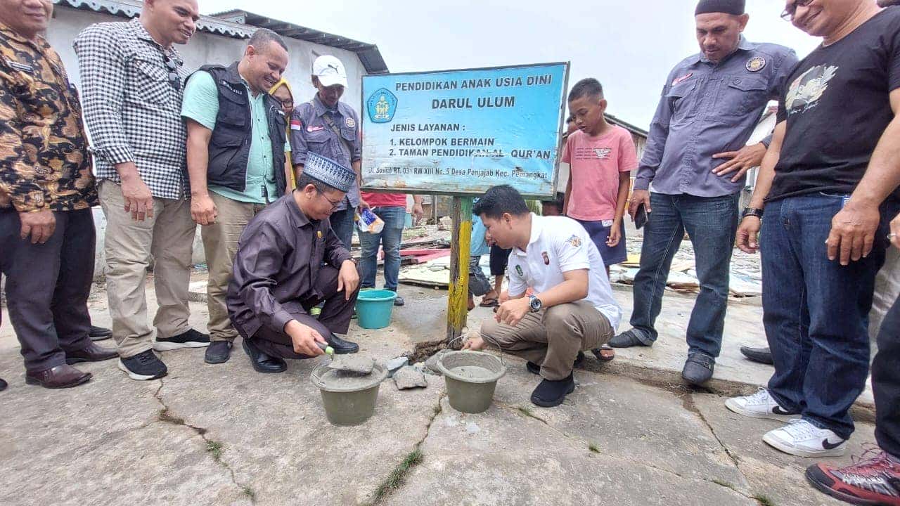 Peletakan Batu Pertama Pembangunan Paud Darul Ulum Dan Pengobatan Gratis Di Desa Penjajab Pemangkat