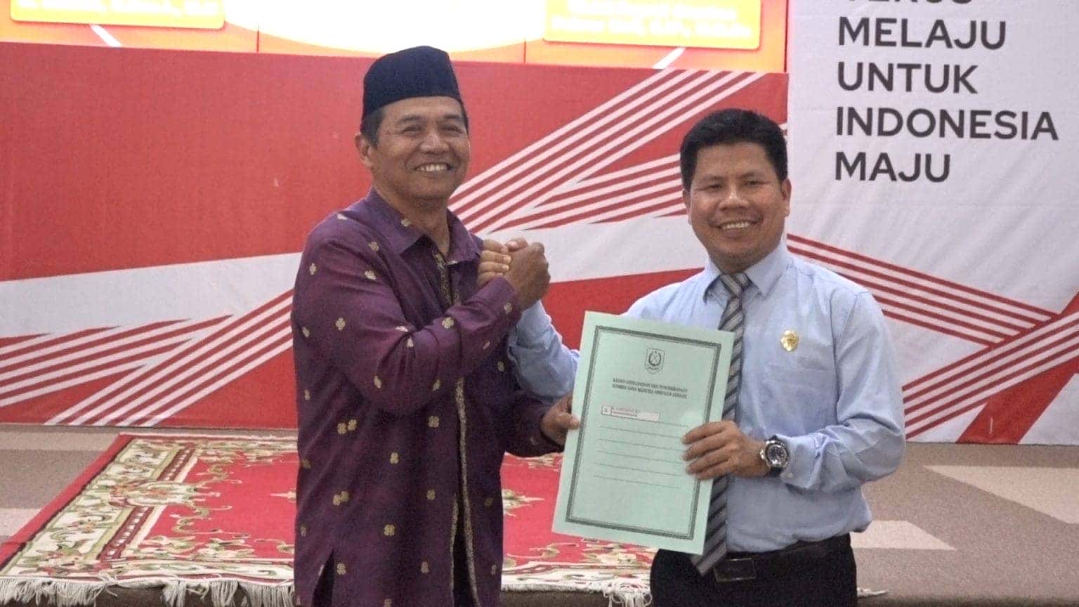 Serahkan SK Pensiun, Bupati Satono : Terima Kasih Atas Dedikasi Membangun Sambas