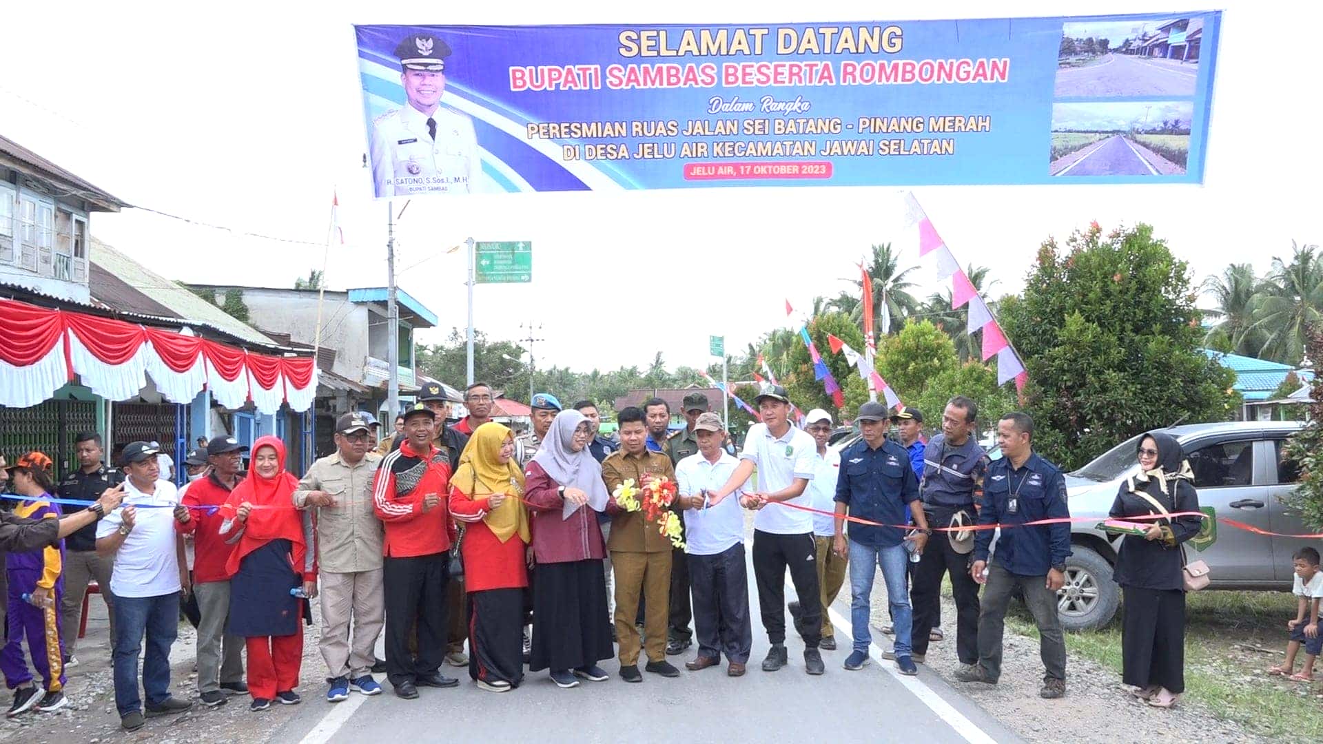 Bupati Satono Resmikan Ruas Jalan Sei Batang – Pinang Merah Kecamatan Jawai Selatan