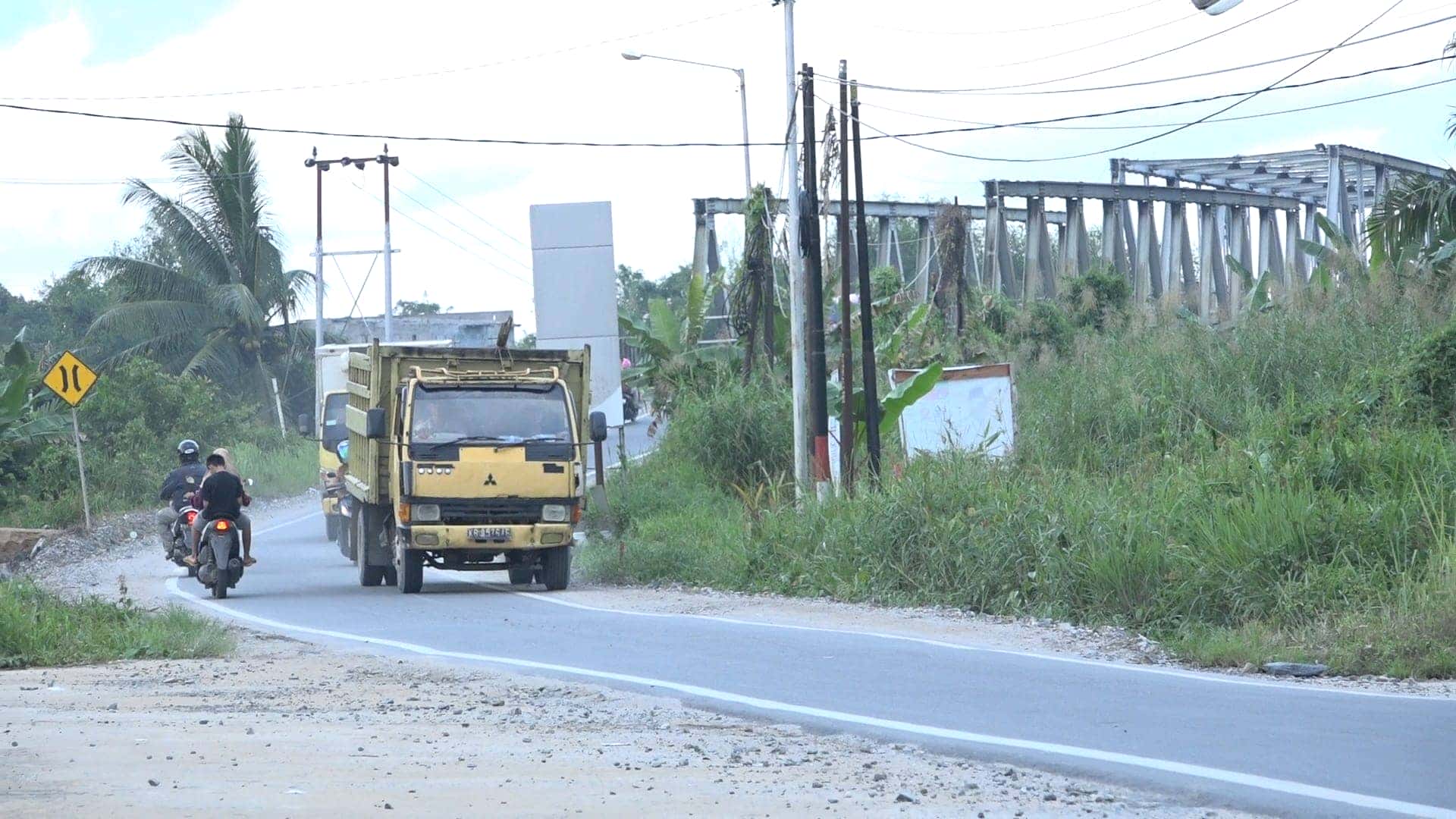 JAZAKUMULLAH KHOIRON, BUPATI SATONO JALAN KAMI SUDAH DI ASPAL