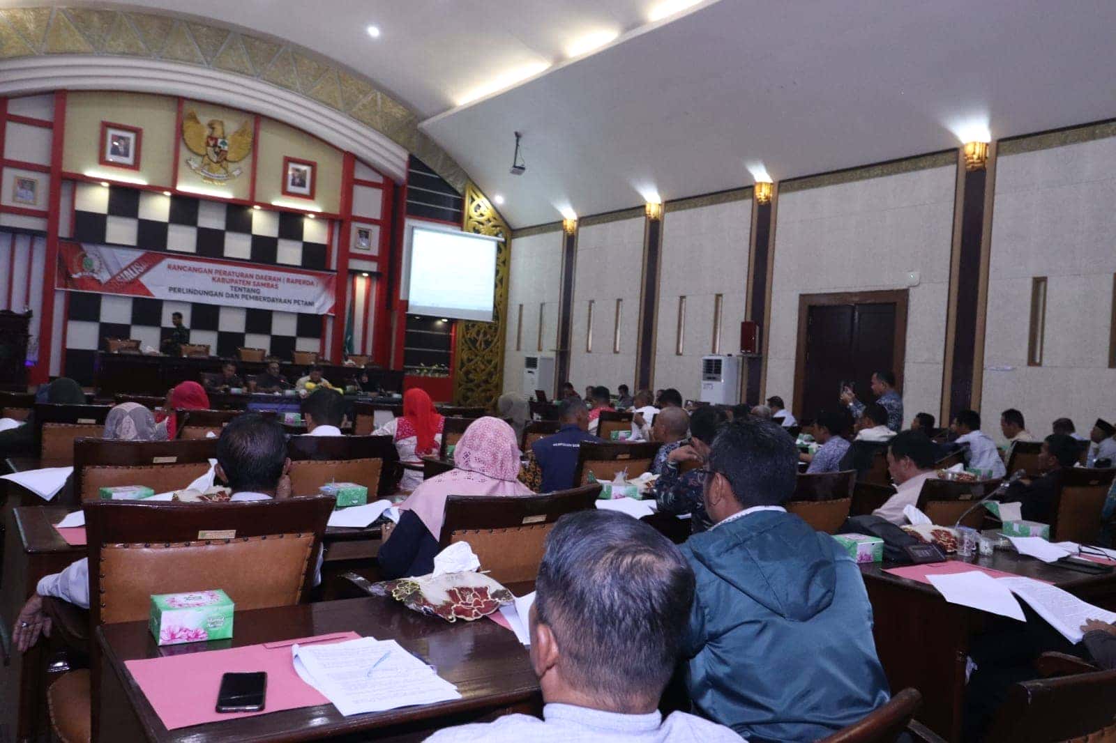 Sosialisasikan Raperda Perlindungan dan Pemberdayaan Petani