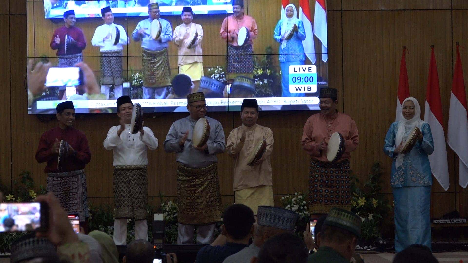 PJ SEKDA KALBAR  MUHAMMAD BARI BUKA RAKOR PENDAPATAN DAERAH SE KALBAR DI SAMBAS