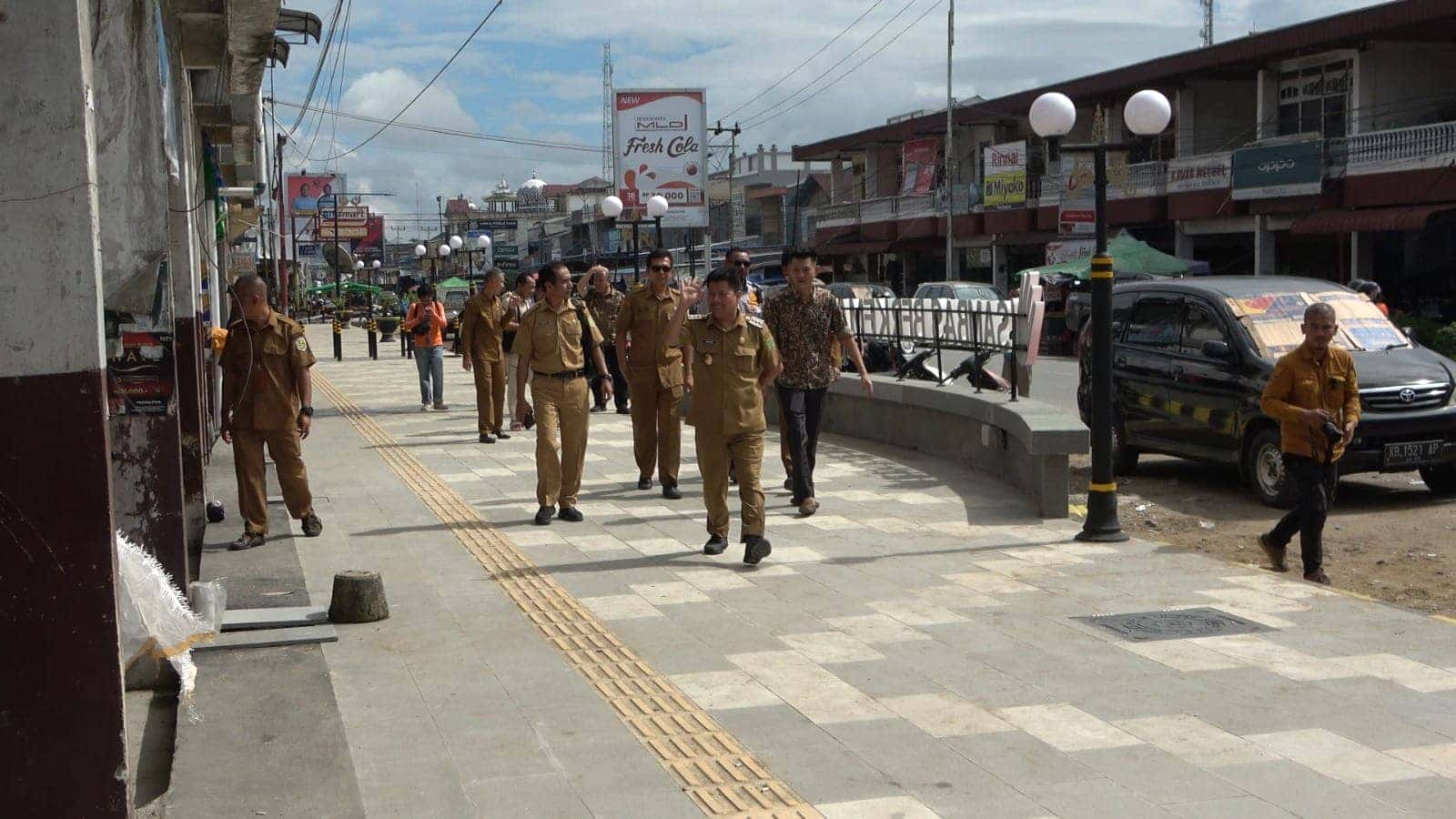 PANTAU PEDESTRIAN, BUPATI SATONO AJAK WARGA UNTUK BERSAMA JAGA KEINDAHAN PASAR TEBAS