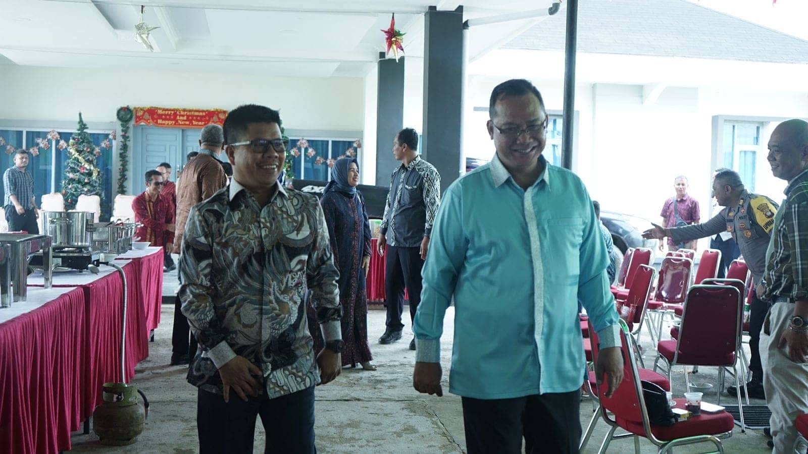 BUPATI SATONO SILATURAHMI NATAL KE KEDIAMAN BUPATI BENGKAYANG SEBASTIANUS DARWIS