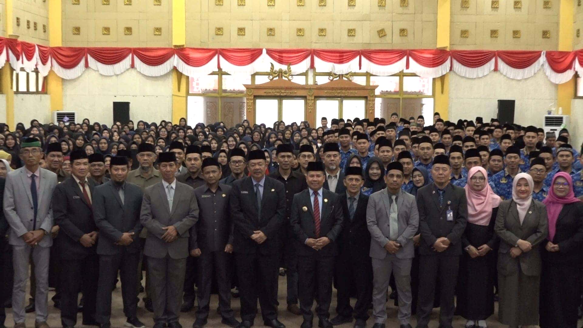 BUPATI SATONO LANTIK 441 PEJABAT PEMDA KAB. SAMBAS