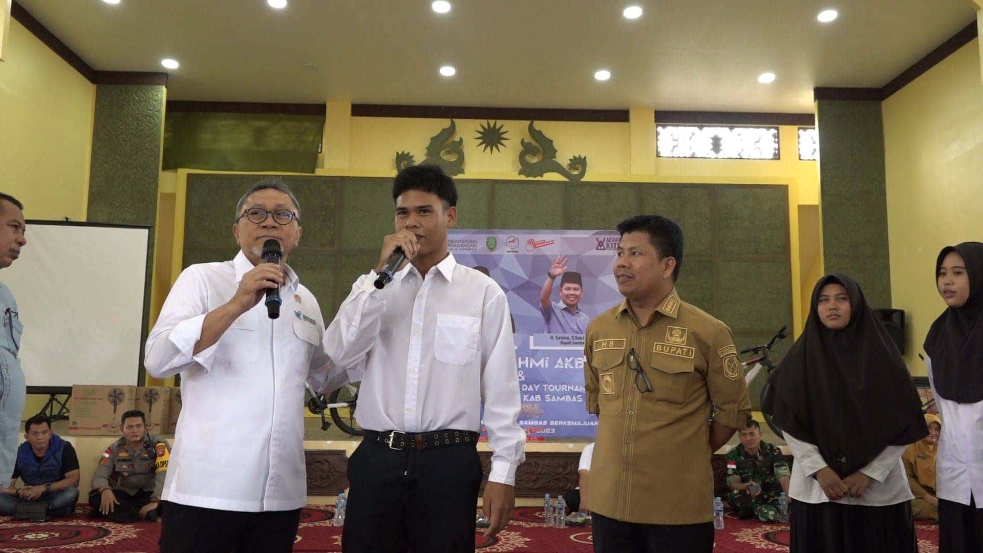 SATONO DAMPINGI ZULHAS SAPA GENERASI MUDA, BERPESAN AGAR BELAJAR TEKUN DAN BERSUNGGUH-SUNGGUH