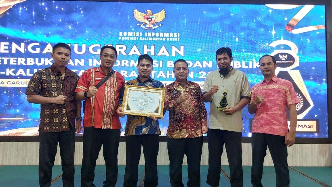 PEMERINTAH KABUPATEN SAMBAS RAIH KUALIFIKASI INFORMATIF PADA PENGANUGERAHAN KETERBUKAAN INFORMASI BADAN PUBLIK SE-KALIMANTAN BARAT TAHUN 2023