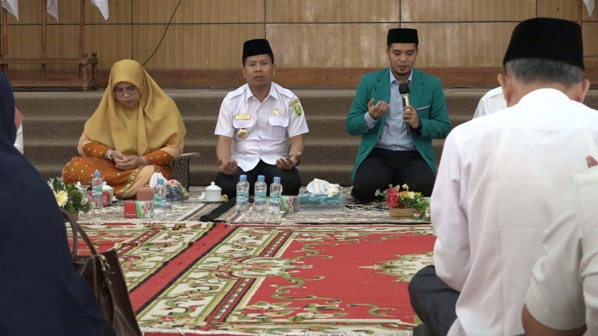 GELAR PERINGATAN ISRA’ MI’RAJ , BUPATI SATONO KATAKAN SEBAGAI WADAH UNTUK PENUHI KEBUTUHAN ROHANI