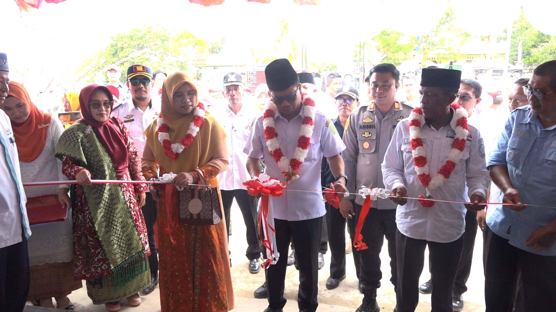 Tingkatkan kualitas pendidikan, Bupati Satono Resmikan SDN 01, SDN 02 dan SDN 08 Pemangkat