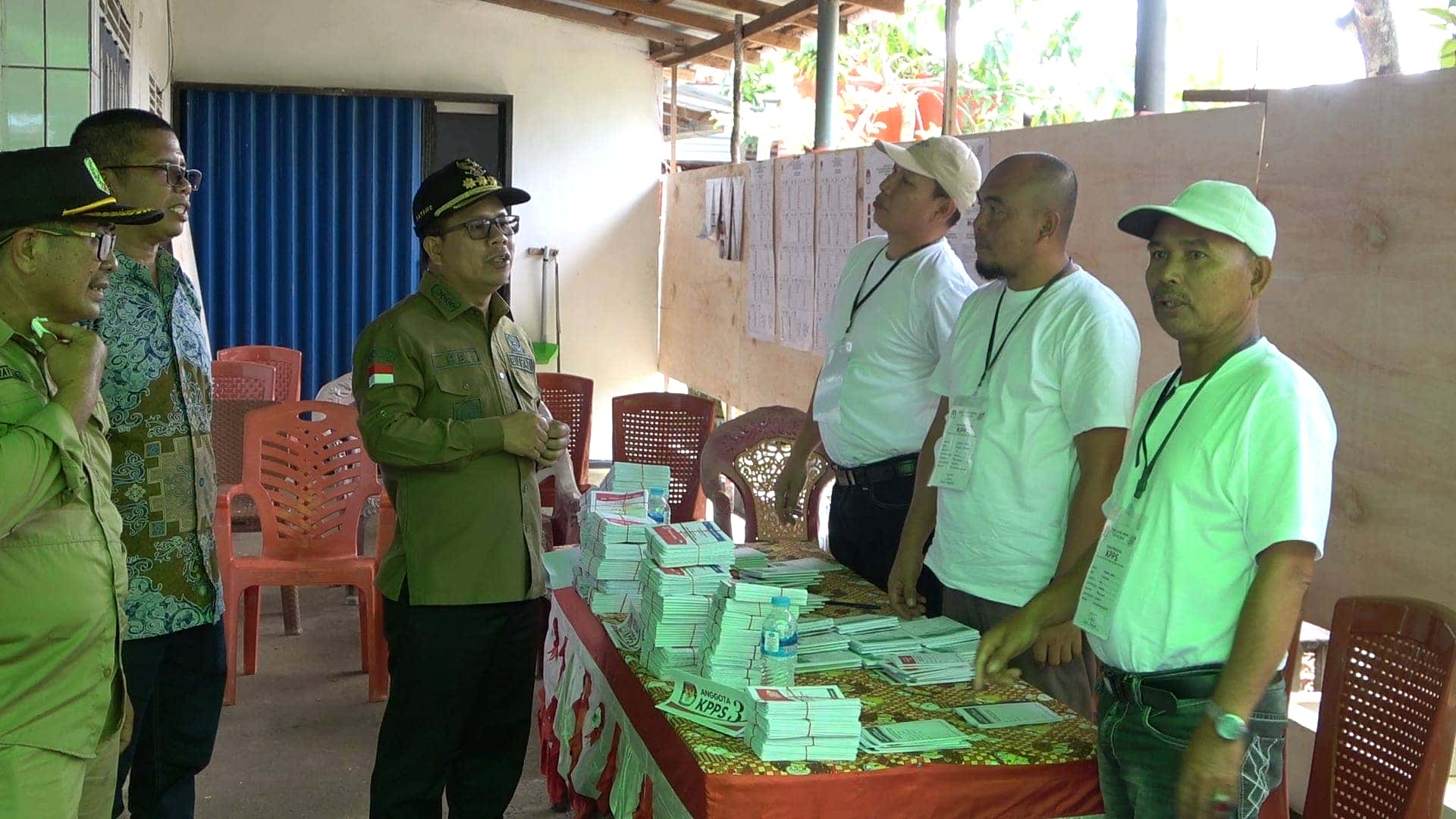 Bupati Sambas Satono Bersama Forkopimda Pantau Pelaksanaan Pemilu 2024 di Beberapa TPS
