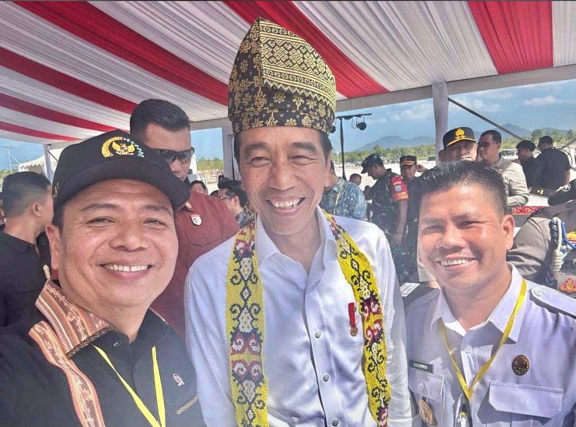 BUPATI SAMBAS SATONO HADIRI PERESMIAN BANDARA SINGKAWANG YANG DIHADIRI PRESIDEN RI JOKOWIDODO