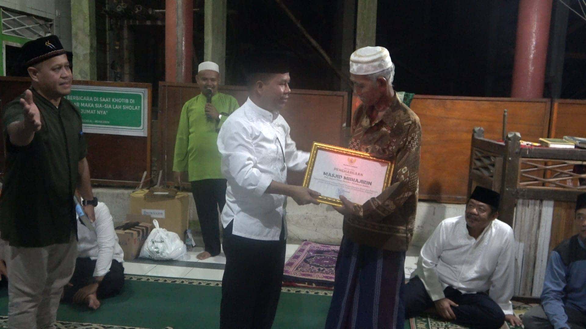 Momen Safari Ramadhan Desa Gapura, Camat Sambas Ungkap Masyarakat Apresiasi Perhatian Bupati Satono Bangun Jalan Mulus