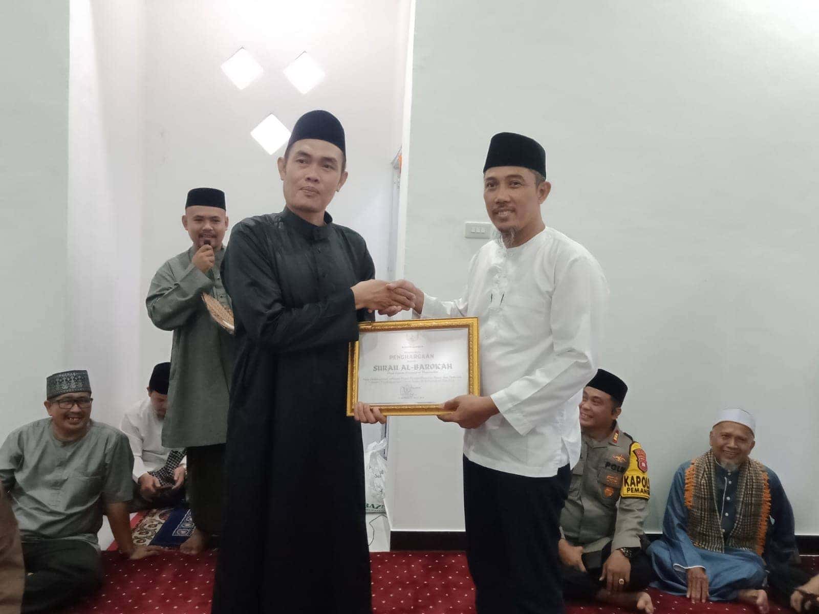 Silaturahmi Ramadhan di Desa Lonam Pemerintah Kabupaten Sambas serahkan hibah sebesar Rp. 150 juta untuk 3 Masjid