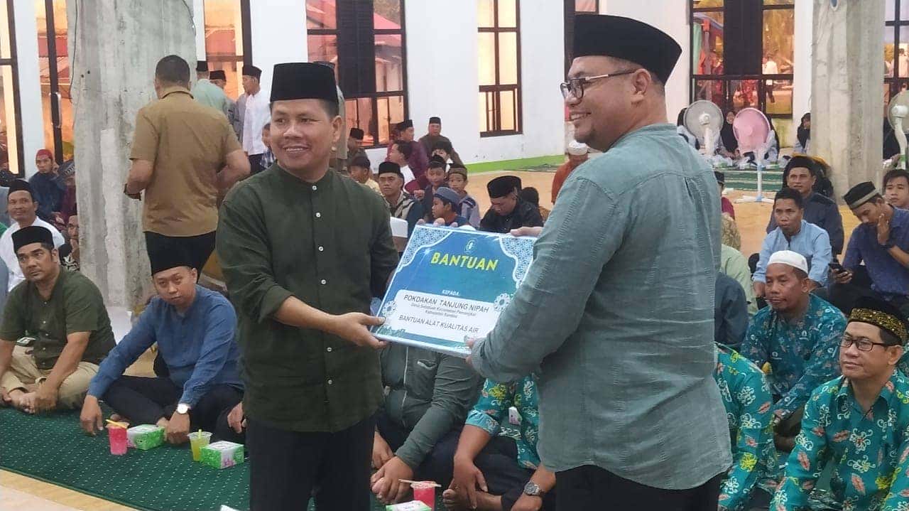 BUPATI SATONO SERAHKAN BANTUAN UANG HIBAH 200 JUTA RUPIAH BANGUN MESJID NURUL HUDA SEMPARUK