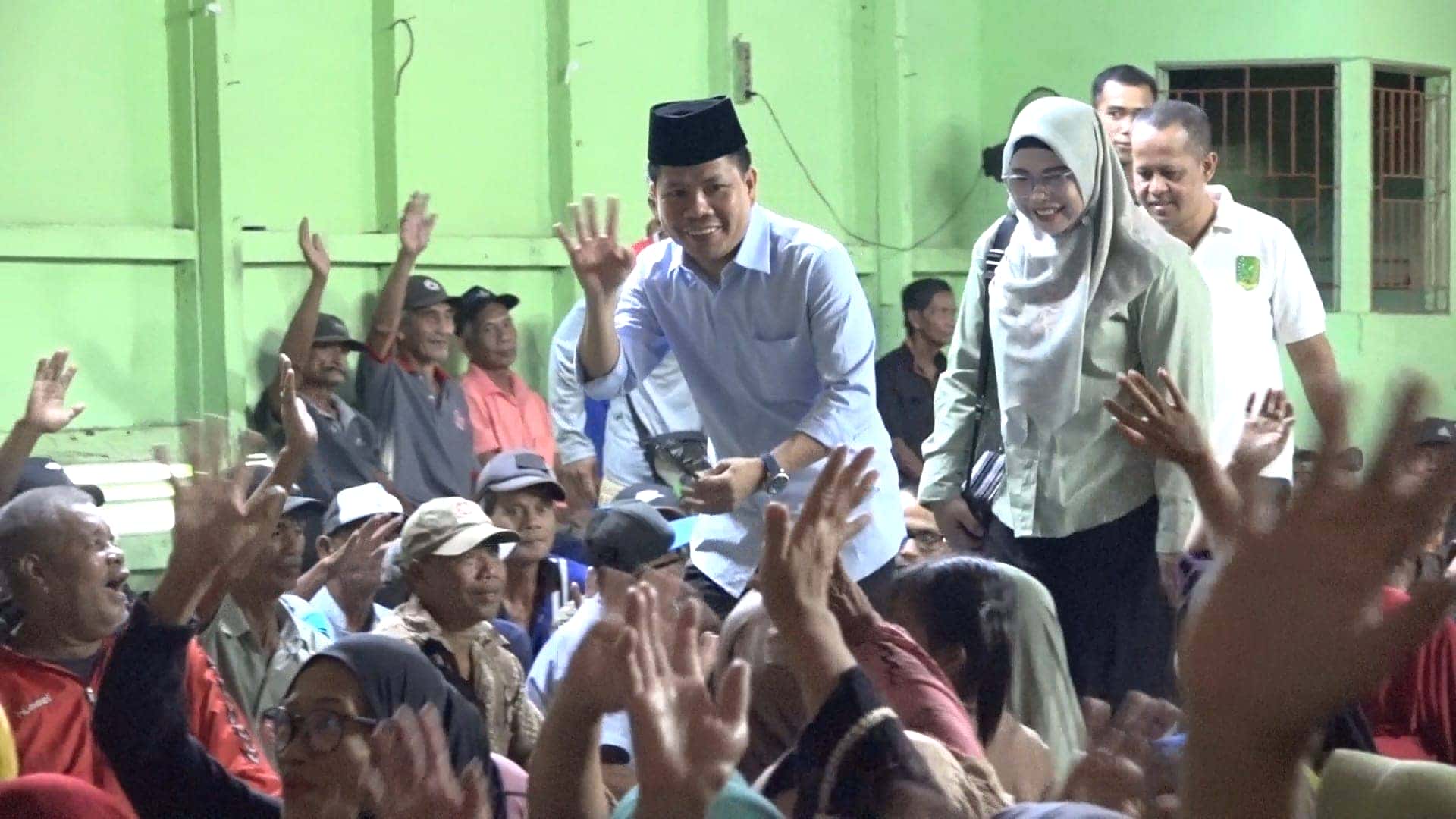 BUPATI SATONO SERAHKAN 625 BINGKISAN RAMADHAN KEPADA WARGA TELUK KERAMAT