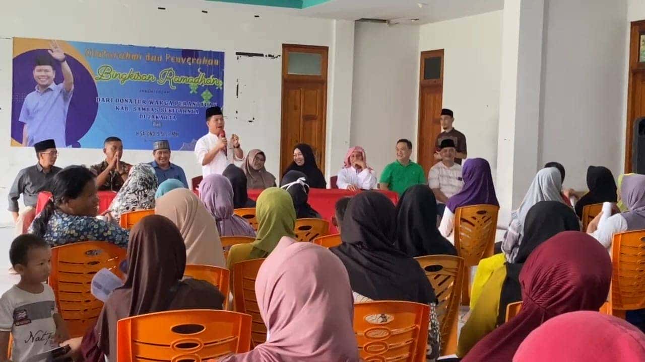 BUPATI SATONO SALURKAN 1000 PAKET DI TEBAS DAN PEMANGKAT