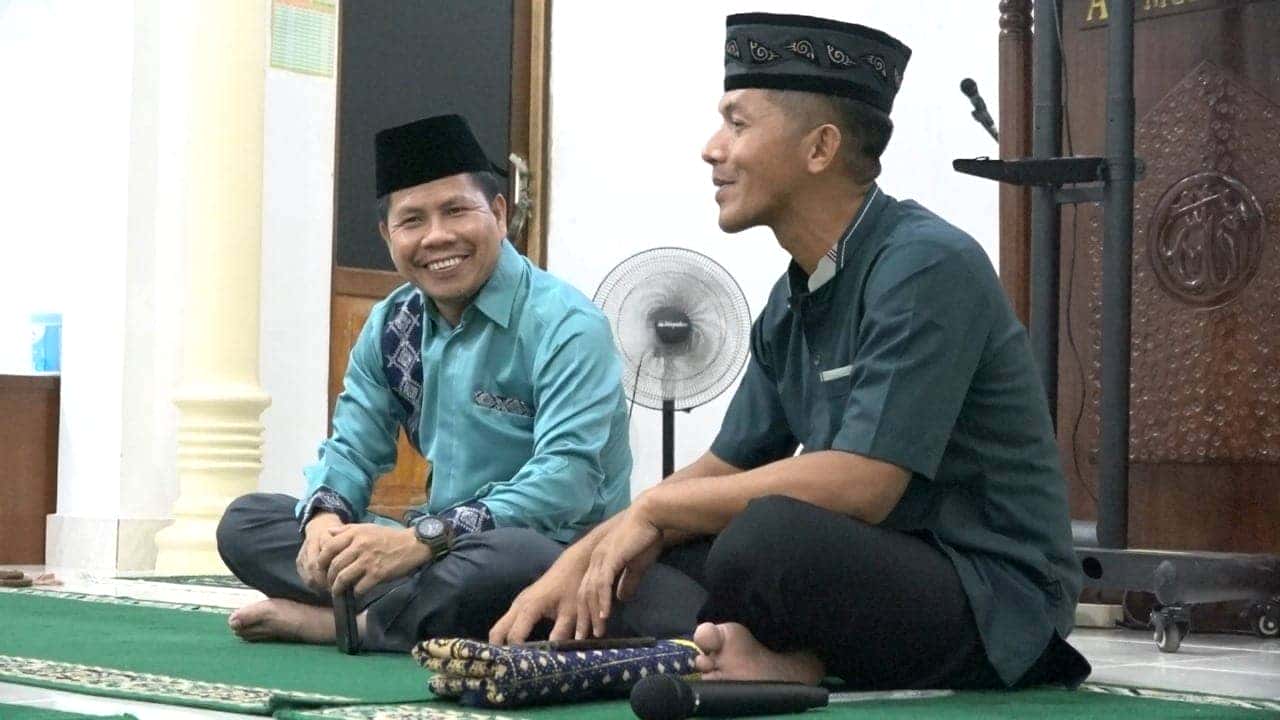 BUPATI SAMBAS SATONO SILATURAHMI DAN BUKA BERSAMA BERSAMA PRAJURIT YONIF 645 GTY