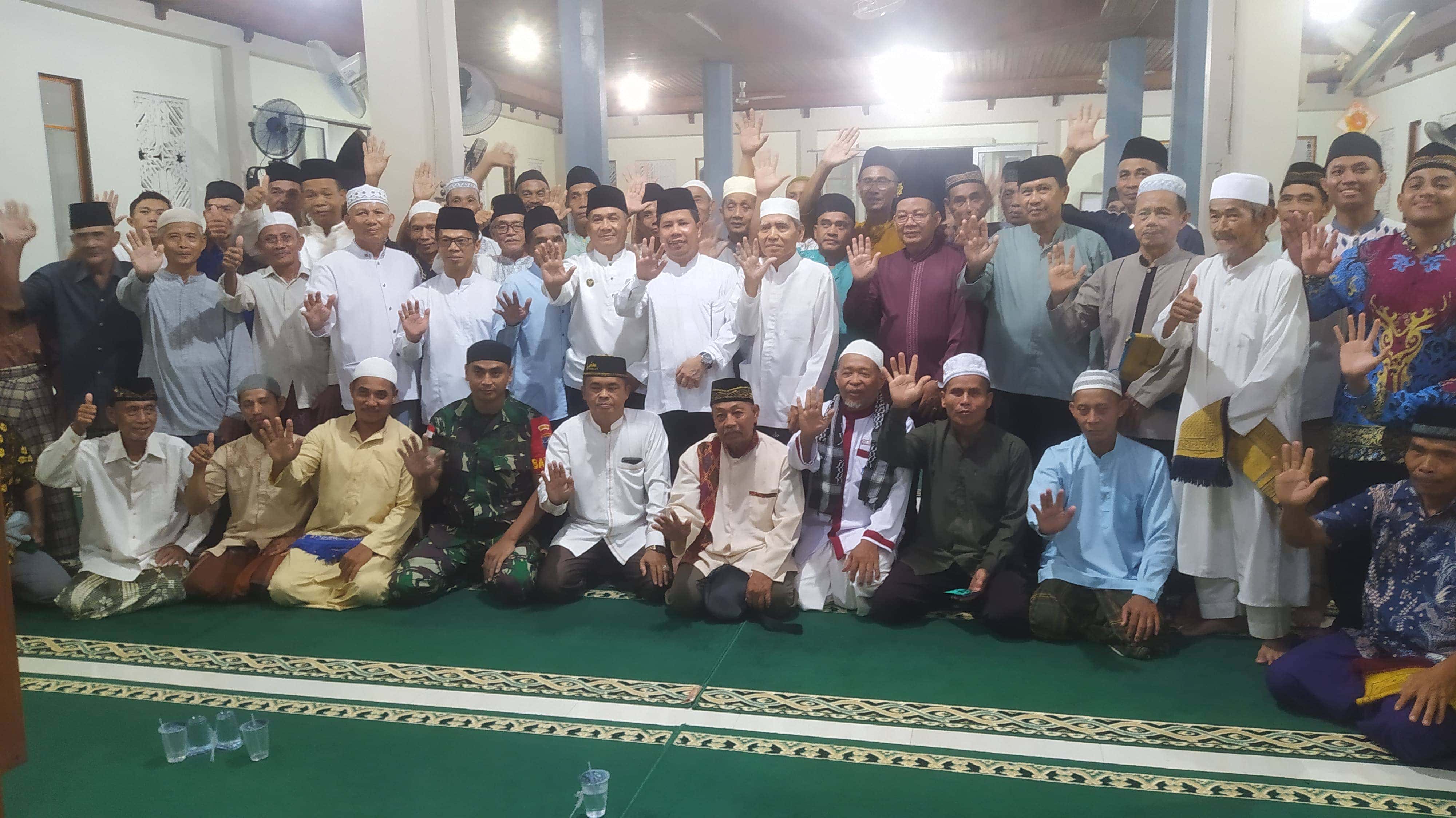BUKBER DI DESA SAYANG SEDAYU, BUPATI SATONO INGIN MASYARAKAT DUKUNG NIAT BAIK PROGRAM PEMBANGUNAN KEISLAMAN