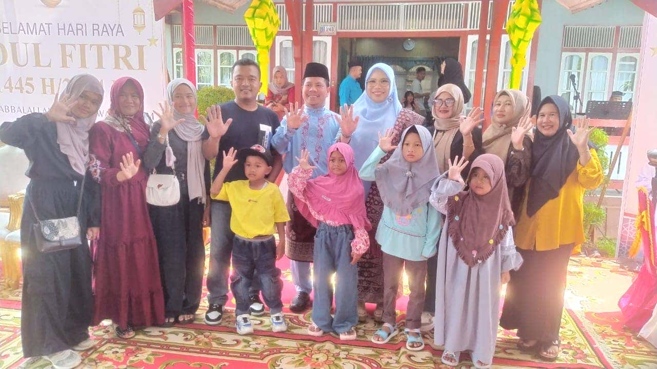 BUPATI SAMBAS SATONO GELAR OPEN HOUSE DI HARI KE 2 DAN 3 SYAWAL 1445 H