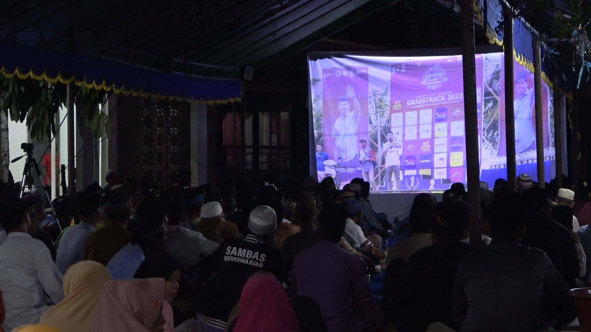 MASYARAKAT DUSUN CEREMAI ANTUSIAS HADIRI NOBAR LAYAR TANCAP, BUPATI SATONO HARAP MASYARAKAT DUKUNG PEMBANGUNAN SAMBAS BERKEMAJUAN