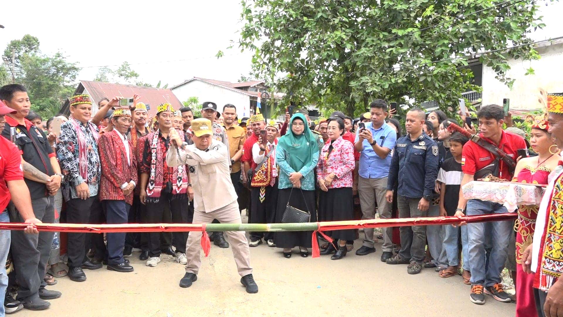LESTARIKAN BUDAYA DAYAK , BUPATI SATONO INGIN PERGELARAN BERAPE SAWE TETAP TERUS BERLANJUT DI MASA MENDATANG