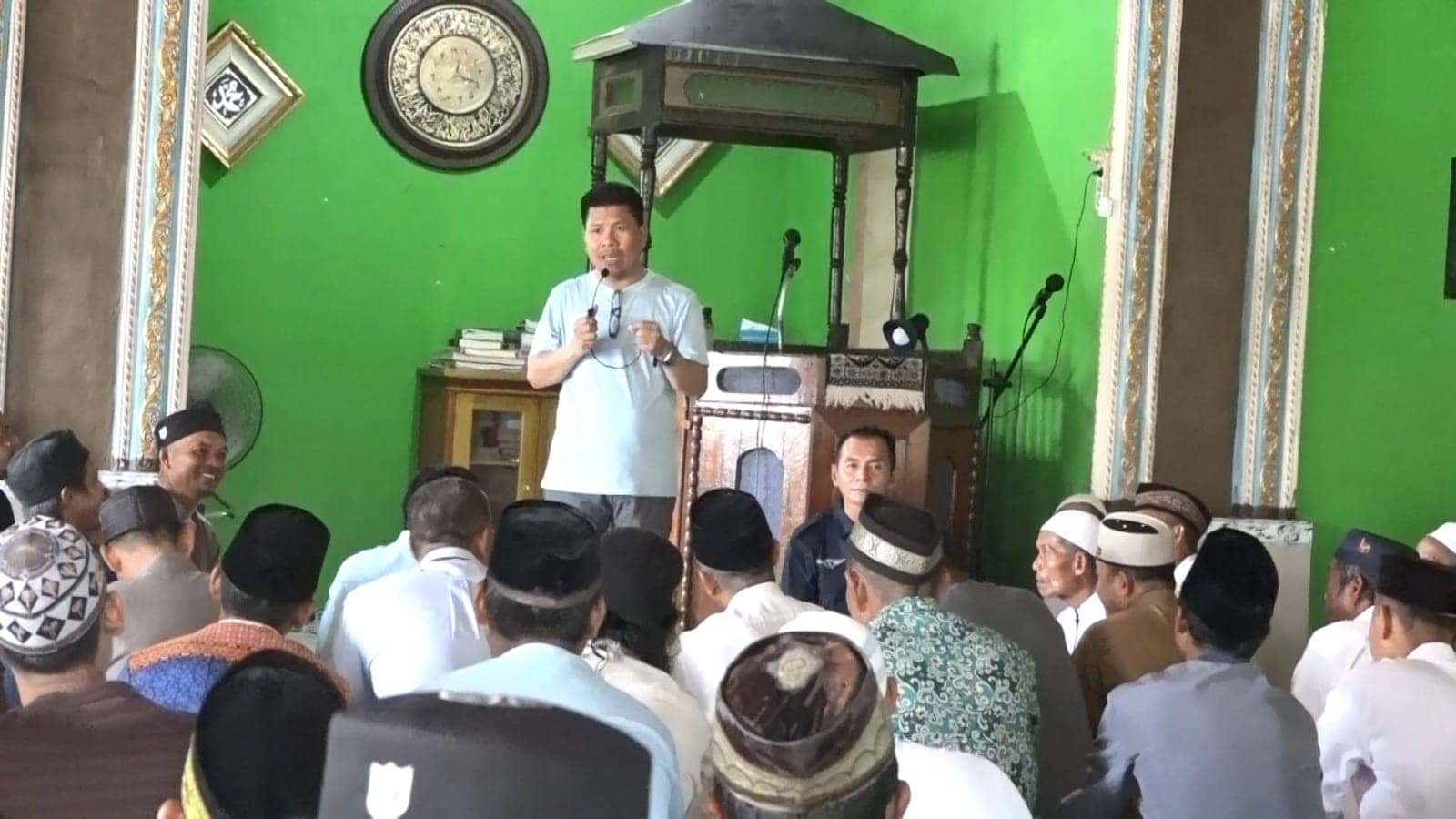 SHOLAT JUMAT DI DESA SENABAH, BUPATI SATONO HARAP SEGERA BANGUN TOWER TELEKOMUNIKASI